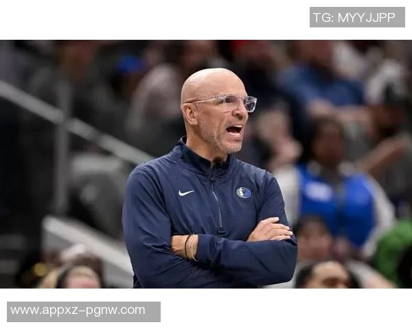 独行侠老板现场观战NBA中国赛女兆日月笑容成经典表情包