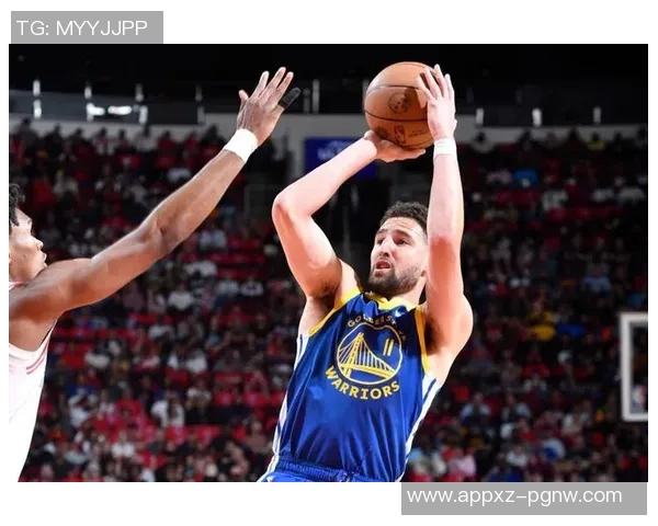 克莱手感回暖却遭冷落赛后愤怒扔水瓶表达不满情绪 克莱手感回暖却遭冷落赛后愤怒扔水瓶表达不满情绪